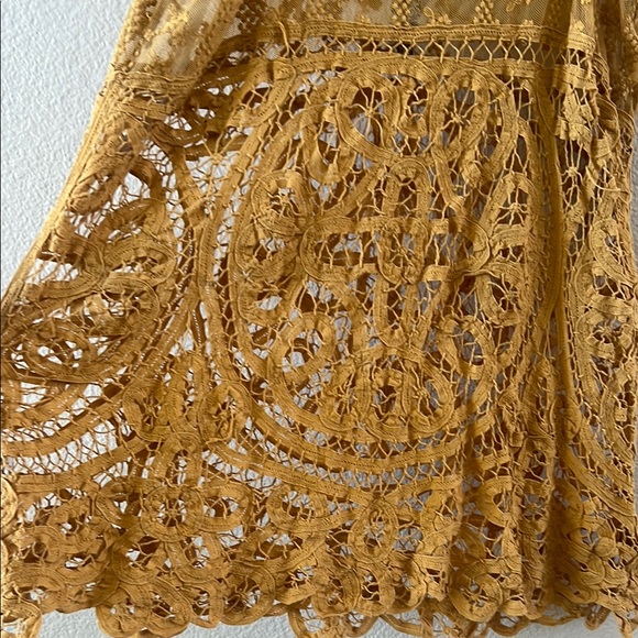 BKE Gold lace and crocheted Camisole size small GUC - Picture 7 of 10